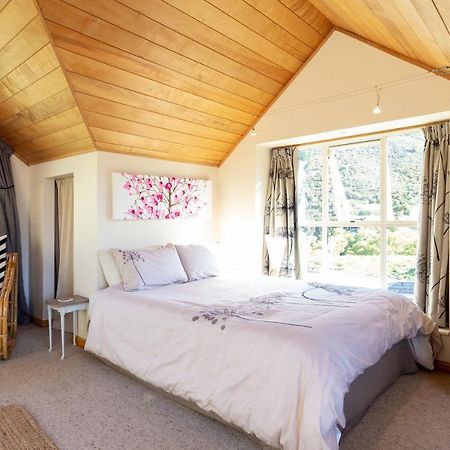 Riverside Retreat Hotel Queenstown Bagian luar foto