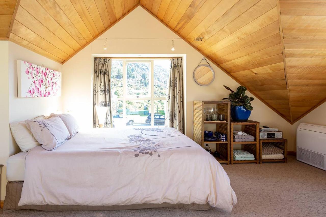 Riverside Retreat Hotel Queenstown Bagian luar foto