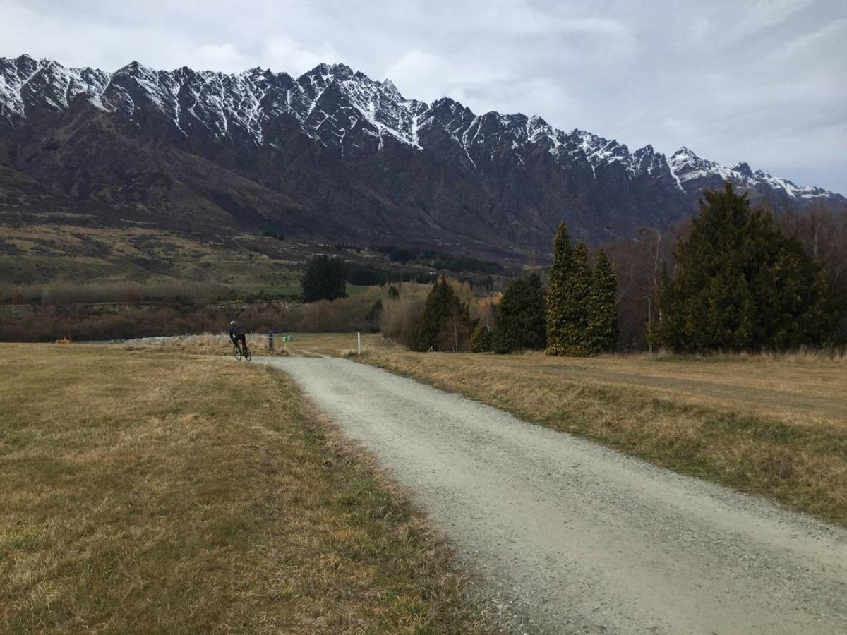 Riverside Retreat Hotel Queenstown Bagian luar foto