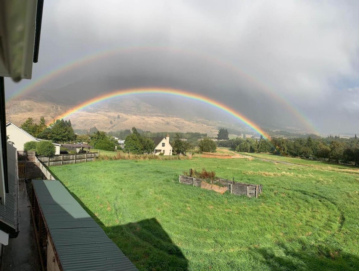 Riverside Retreat Hotel Queenstown Bagian luar foto